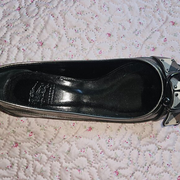 Burberry Metallic Flats with Buckle Detail. - Picture 4 of 9